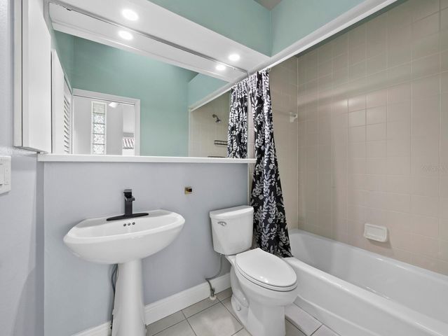 200 COCOANUT AVENUE 7, Sarasota, FL 34236