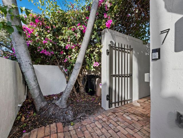 200 COCOANUT AVENUE 7, Sarasota, FL 34236