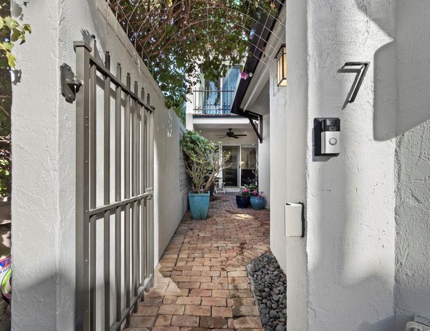 200 COCOANUT AVENUE 7, Sarasota, FL 34236