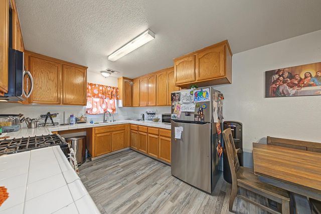 2637 W Acacia, Stockton, CA 95203
