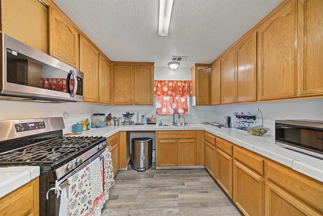 2637 W Acacia, Stockton, CA 95203