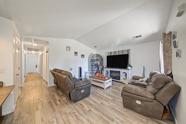 2637 W Acacia, Stockton, CA 95203