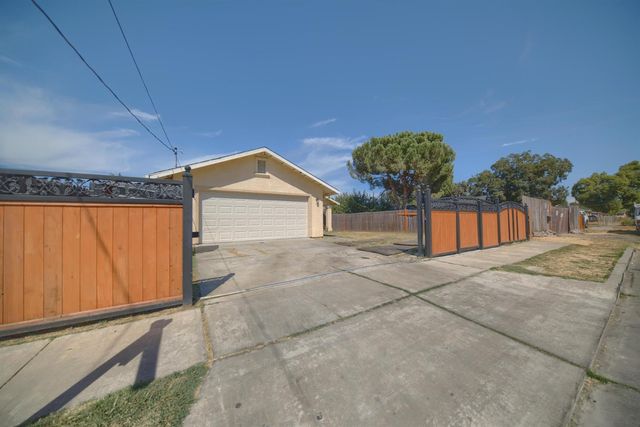 2637 W Acacia, Stockton, CA 95203