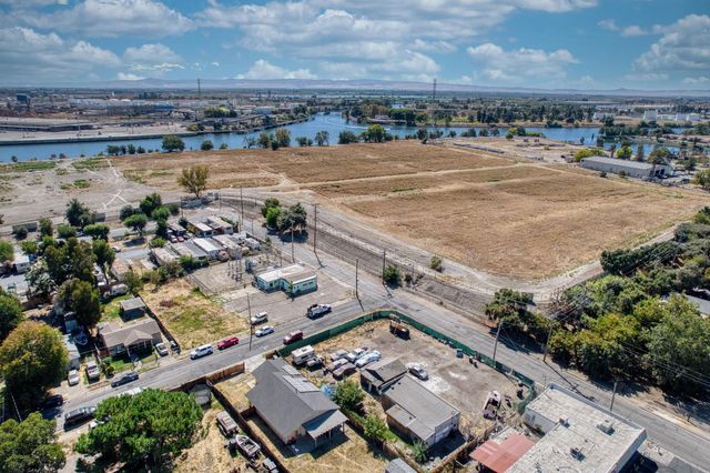 2637 W Acacia, Stockton, CA 95203