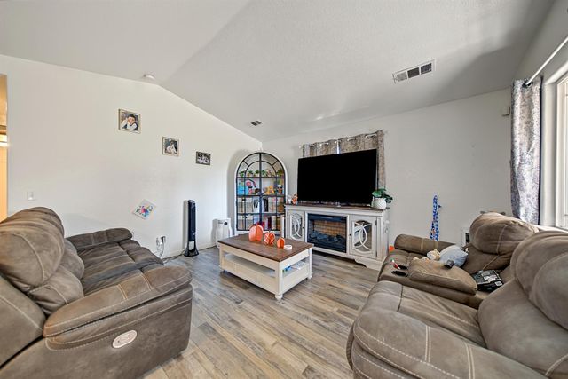 2637 W Acacia, Stockton, CA 95203