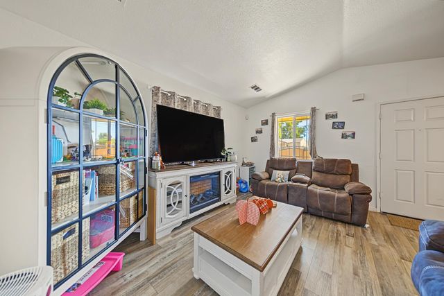 2637 W Acacia, Stockton, CA 95203