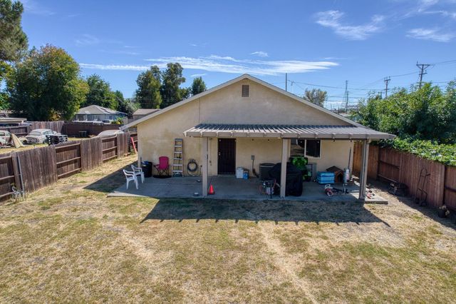 2637 W Acacia, Stockton, CA 95203