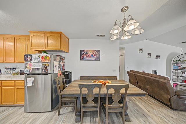 2637 W Acacia, Stockton, CA 95203