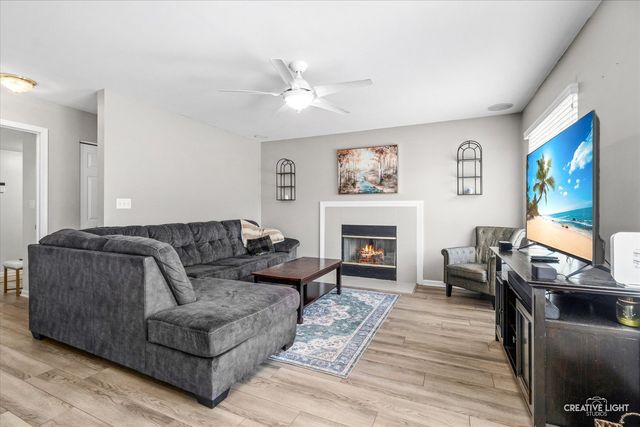 1683 Seaton Lane, Elgin, IL 60123