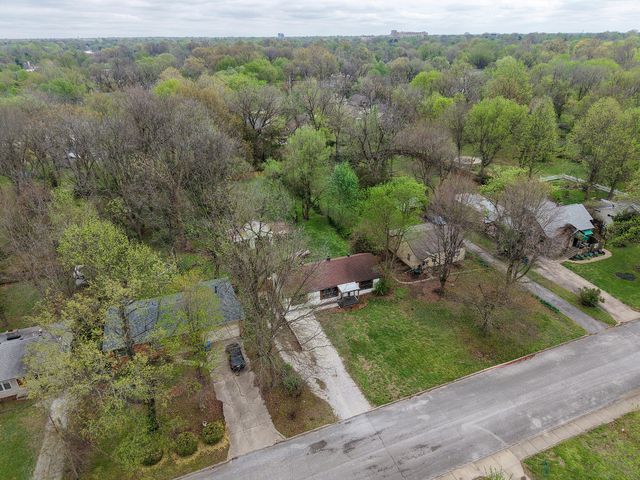 1452 South Avenue, Springfield, MO 65807