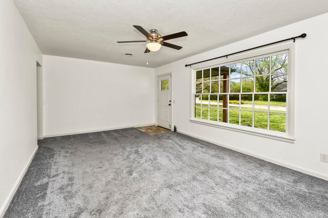 1452 South Avenue, Springfield, MO 65807