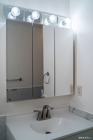 55 Meetinghouse Village 2, Meriden, CT 06450