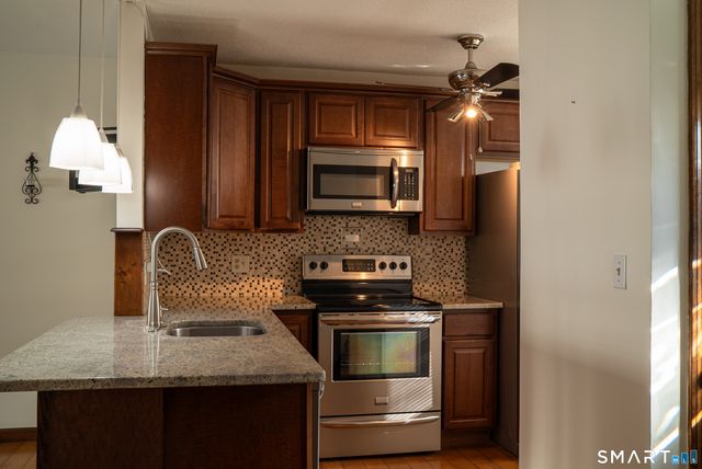 55 Meetinghouse Village 2, Meriden, CT 06450