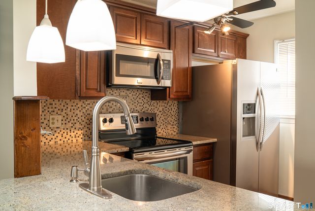 55 Meetinghouse Village 2, Meriden, CT 06450