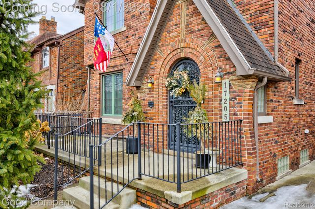 17205 SANTA BARBARA Drive, Detroit, MI 48221