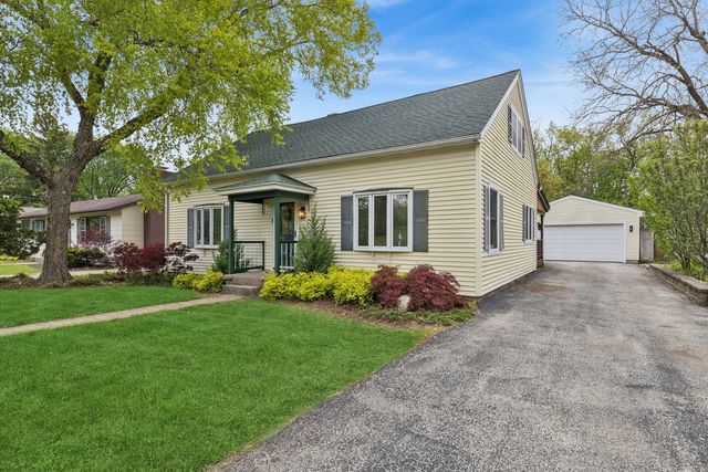 366 Poplar Street, Crystal Lake, IL 60014