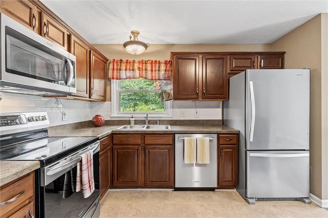 506 Moss Avenue, Liberty, MO 64068