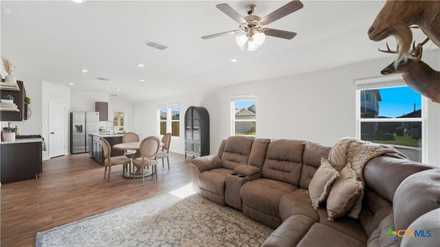 150 Legendary Trail Loop, Floresville, TX 78114