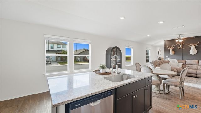 150 Legendary Trail Loop, Floresville, TX 78114