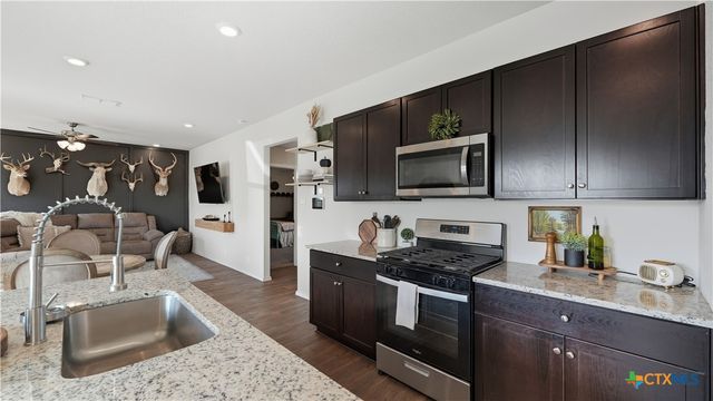 150 Legendary Trail Loop, Floresville, TX 78114