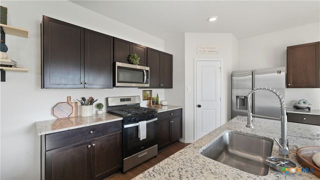 150 Legendary Trail Loop, Floresville, TX 78114