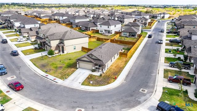 150 Legendary Trail Loop, Floresville, TX 78114