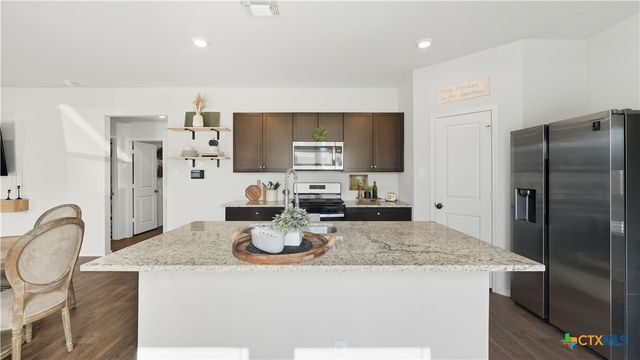 150 Legendary Trail Loop, Floresville, TX 78114