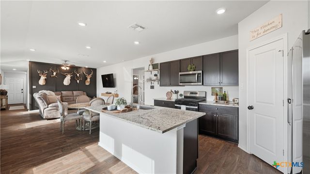 150 Legendary Trail Loop, Floresville, TX 78114