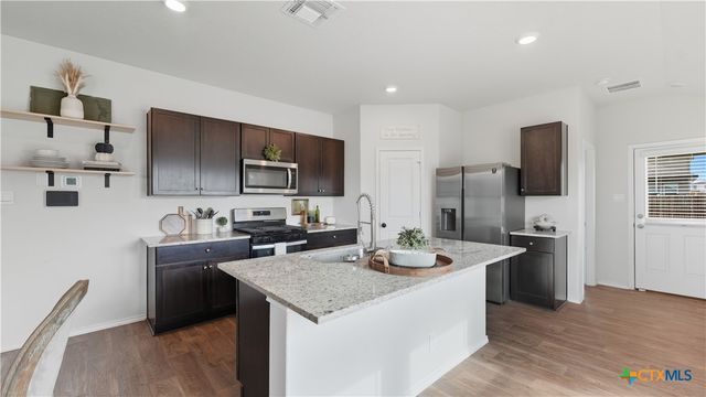 150 Legendary Trail Loop, Floresville, TX 78114