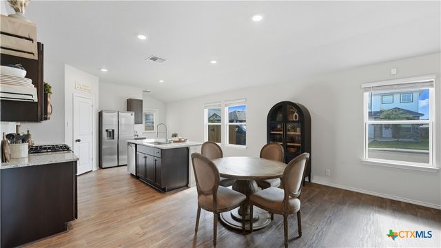 150 Legendary Trail Loop, Floresville, TX 78114