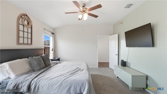 150 Legendary Trail Loop, Floresville, TX 78114