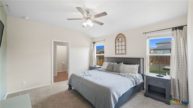 150 Legendary Trail Loop, Floresville, TX 78114