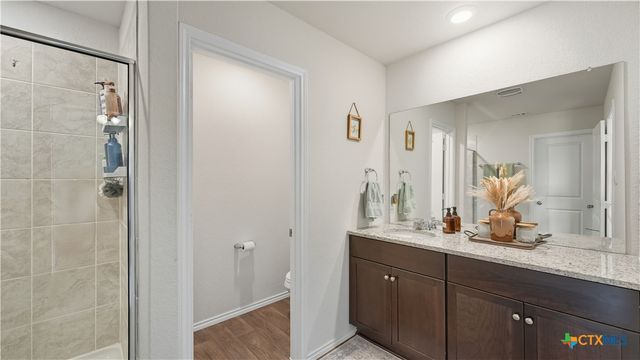 150 Legendary Trail Loop, Floresville, TX 78114