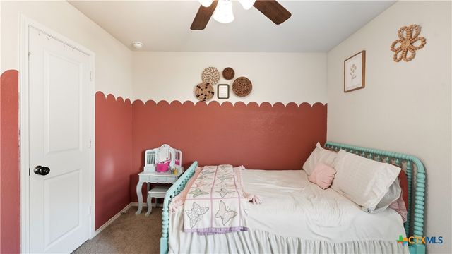 150 Legendary Trail Loop, Floresville, TX 78114