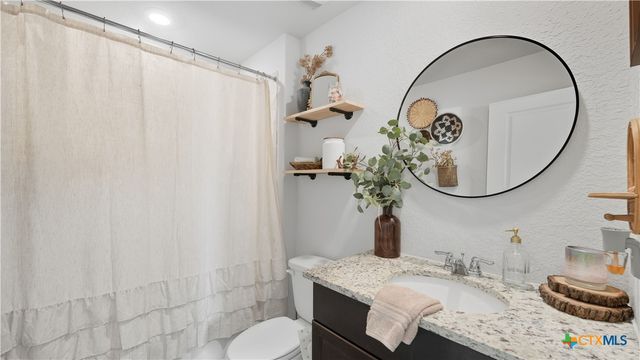 150 Legendary Trail Loop, Floresville, TX 78114