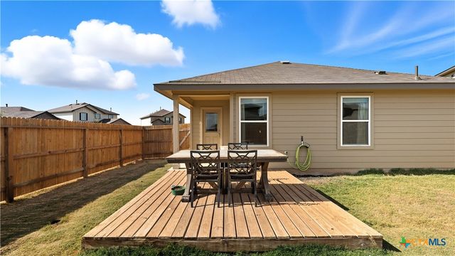 150 Legendary Trail Loop, Floresville, TX 78114