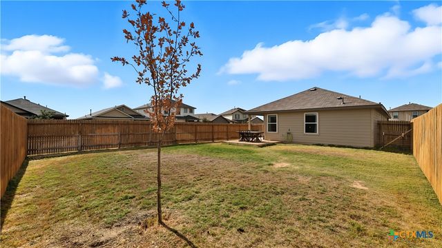 150 Legendary Trail Loop, Floresville, TX 78114