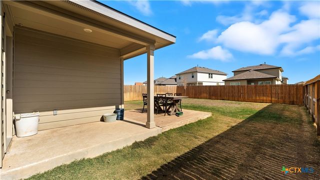 150 Legendary Trail Loop, Floresville, TX 78114