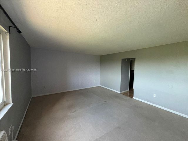 6960 Miami Gardens Dr 2-431A, Hialeah, FL 33015