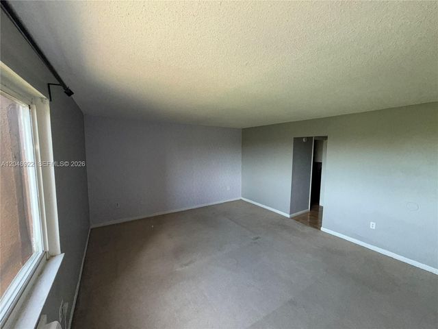 6960 Miami Gardens Dr 2-431A, Hialeah, FL 33015