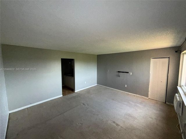 6960 Miami Gardens Dr 2-431A, Hialeah, FL 33015