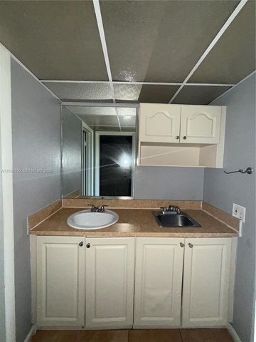 6960 Miami Gardens Dr 2-431A, Hialeah, FL 33015