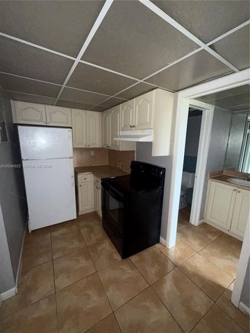 6960 Miami Gardens Dr 2-431A, Hialeah, FL 33015