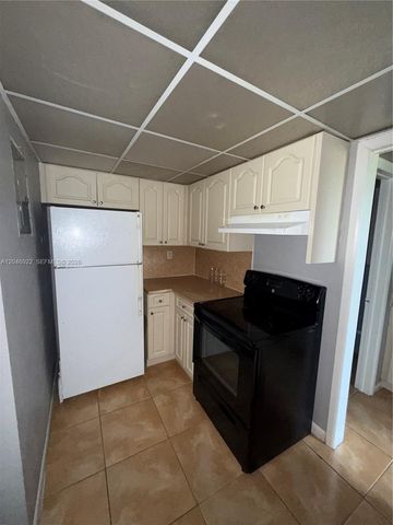 6960 Miami Gardens Dr 2-431A, Hialeah, FL 33015