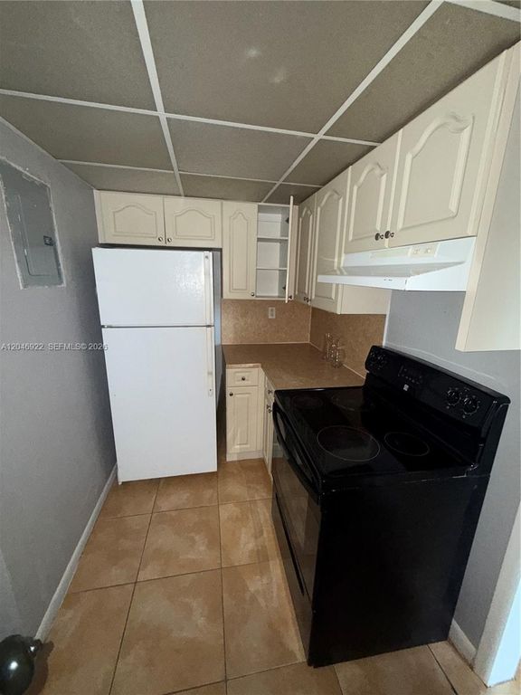6960 Miami Gardens Dr 2-431A, Hialeah, FL 33015