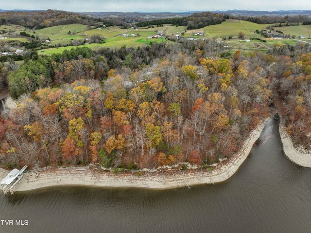 121 Pointe Drive, Piney Flats, TN 37686