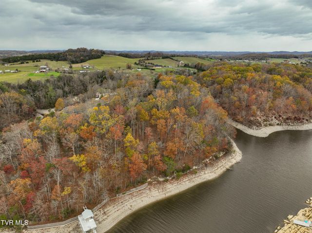 121 Pointe Drive, Piney Flats, TN 37686