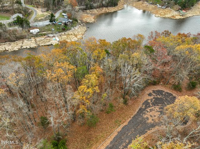 121 Pointe Drive, Piney Flats, TN 37686