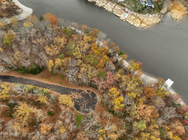 121 Pointe Drive, Piney Flats, TN 37686