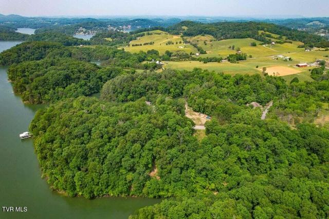 121 Pointe Drive, Piney Flats, TN 37686